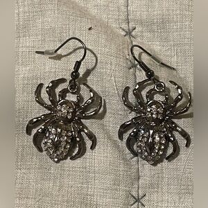 NWOT gun metal silver and rhinestone spider dangling earrings
